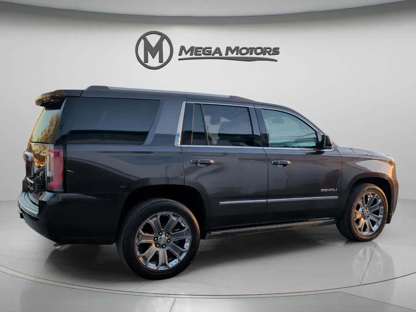 Used 2015 GMC Yukon Denali w/ Touring Package AWD/4WD image 8
