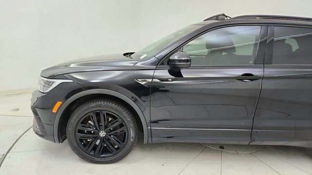 Used 2022 Volkswagen Tiguan SE R-Line image 9