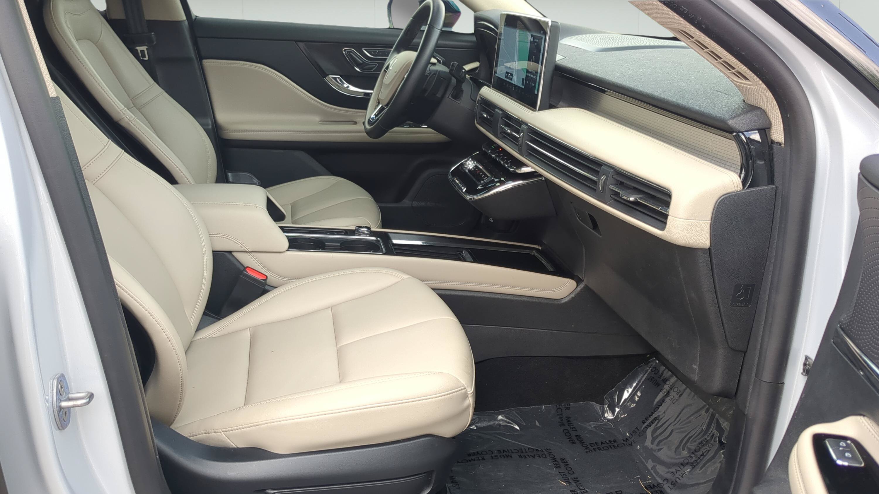 Used 2025 Lincoln Corsair AWD image 23
