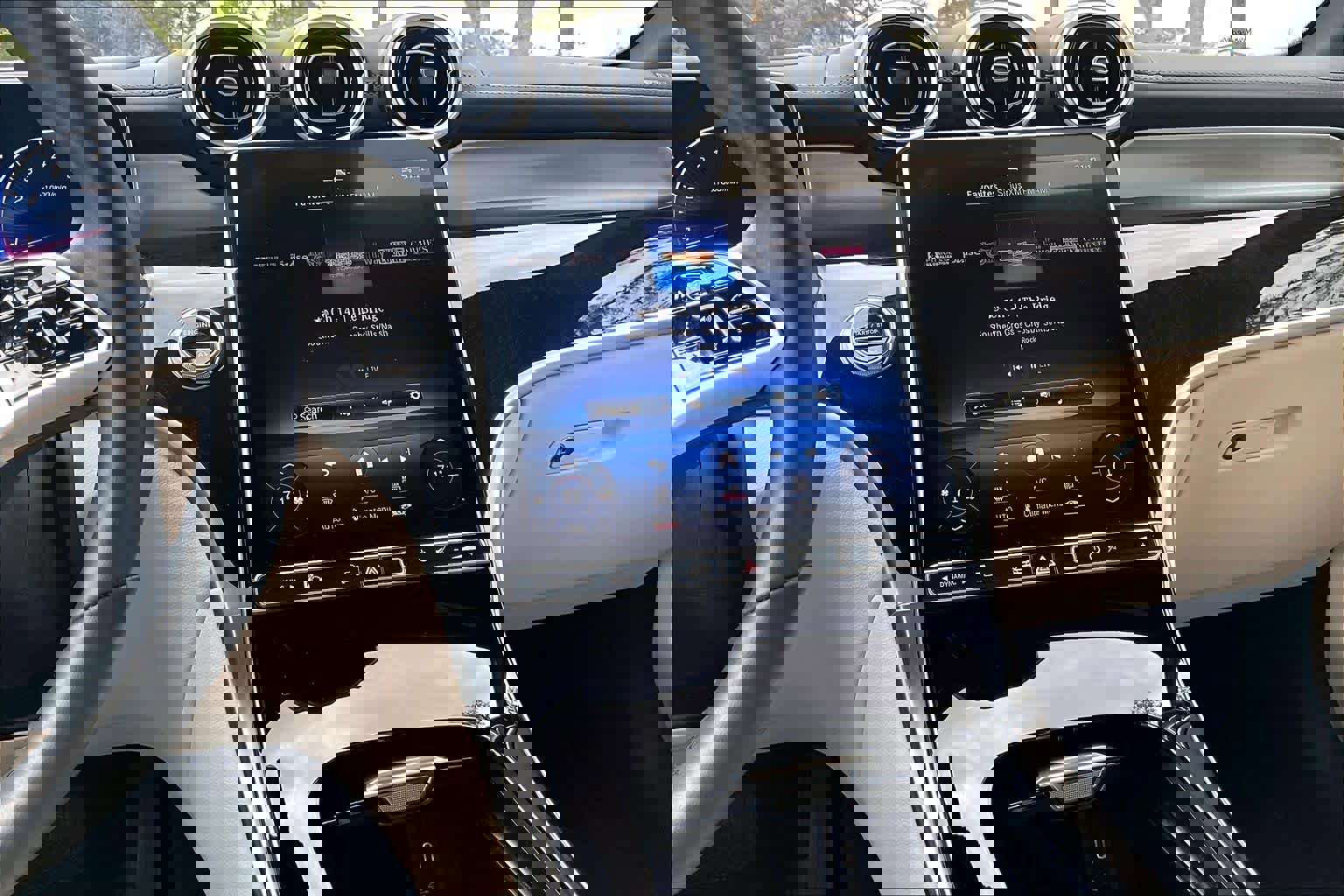 Used 2024 Mercedes-Benz GLC 300 4MATIC image 7