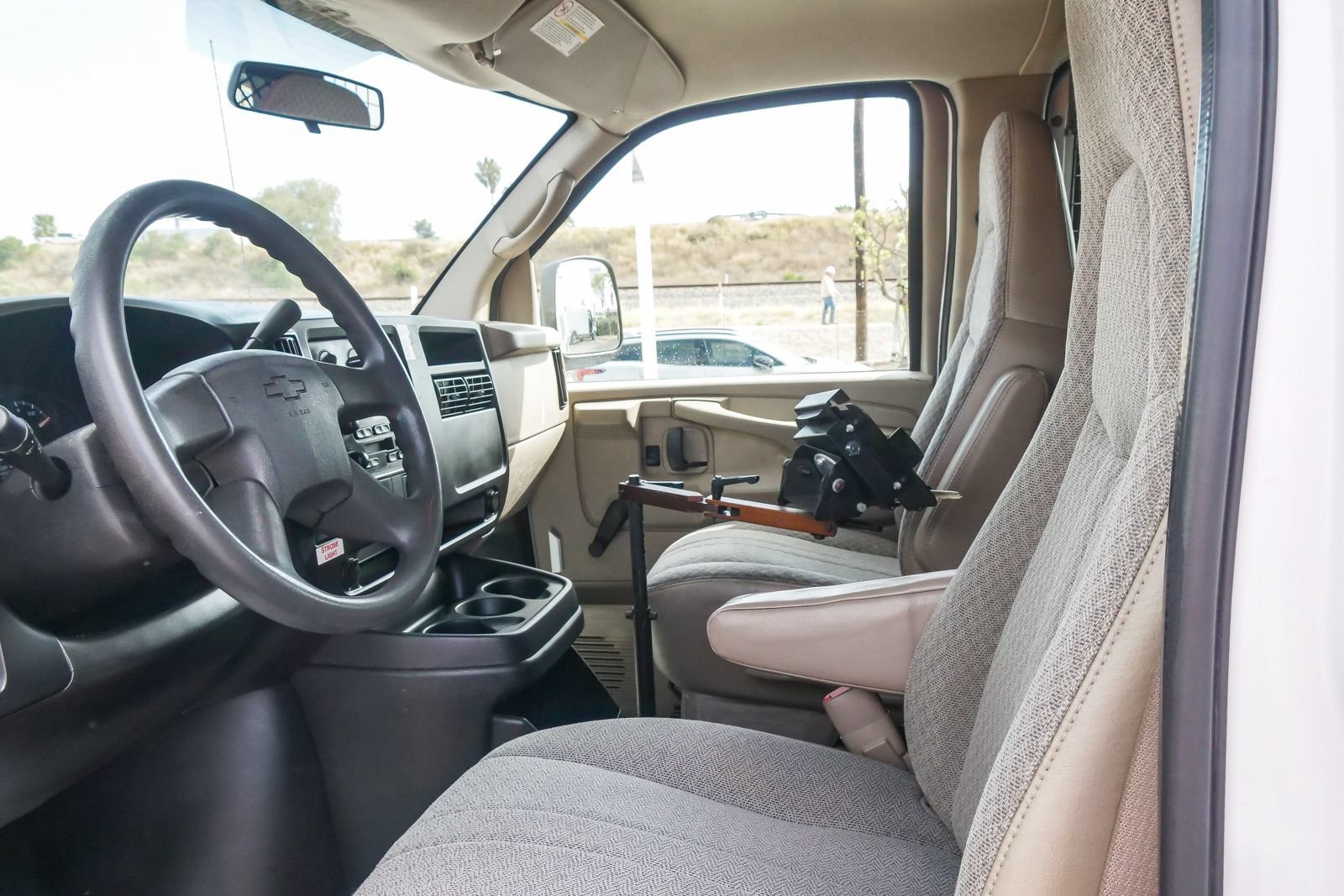 Used 2007 Chevrolet Express 2500 RWD image 17