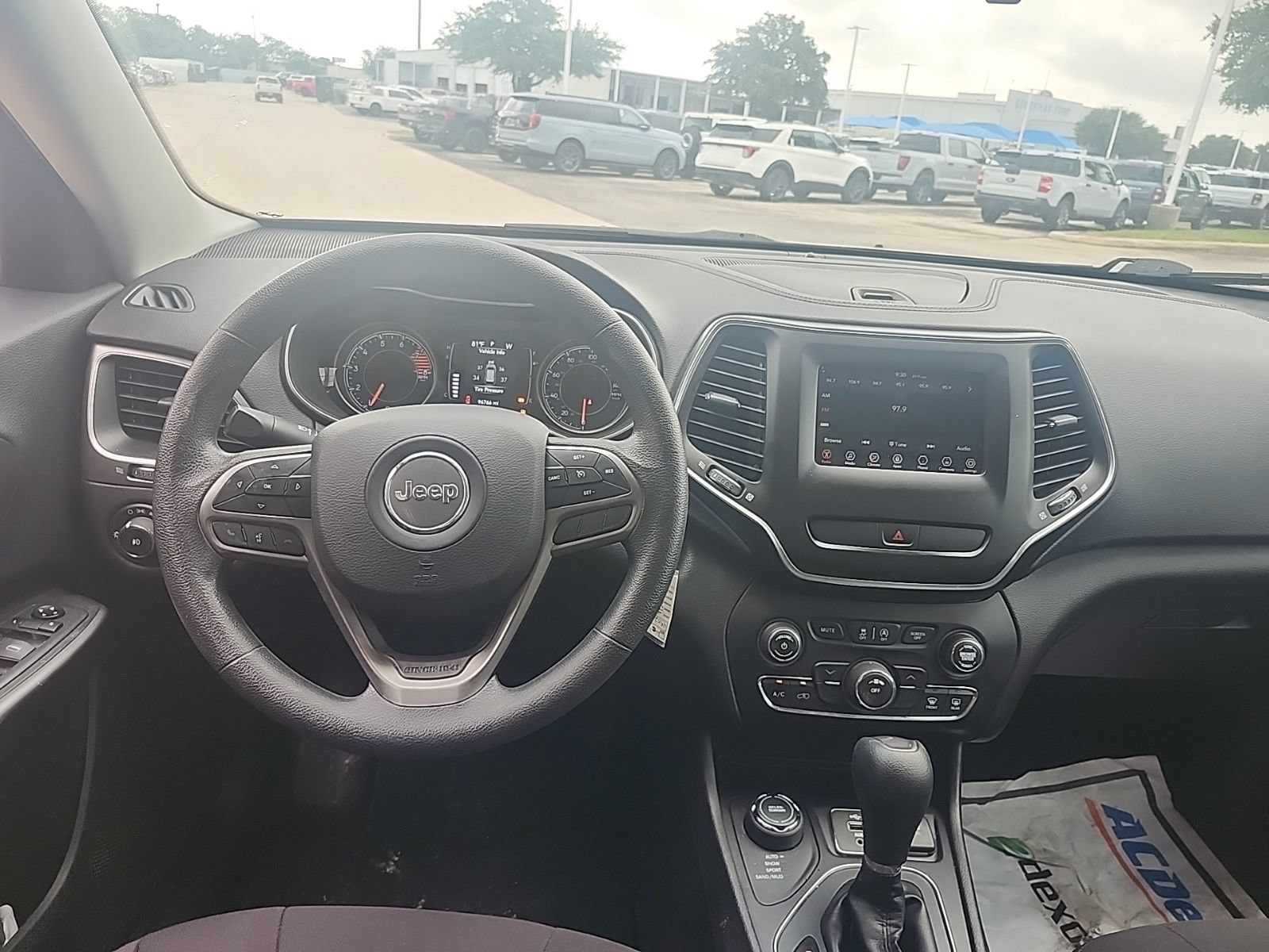 Used 2019 Jeep Cherokee Latitude w/ Popular Appearance Group AWD/4WD image 10