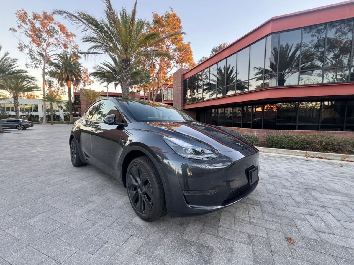 Used 2024 Tesla Model Y Long Range RWD image 3