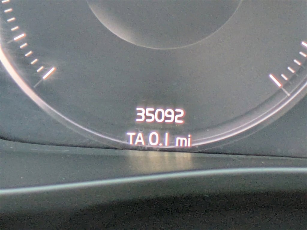 Used 2021 Volvo XC40 T5 R-Design w/ Climate Package image 38