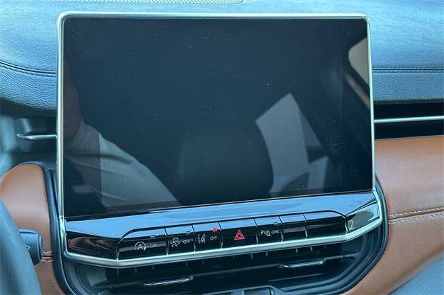 Certified 2024 Jeep Compass Limited image 19