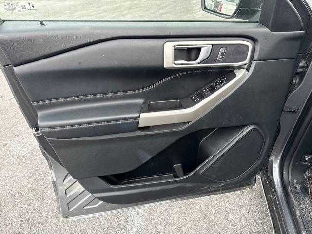 Used 2022 Ford Explorer XLT w/ Equipment Group 202A image 18