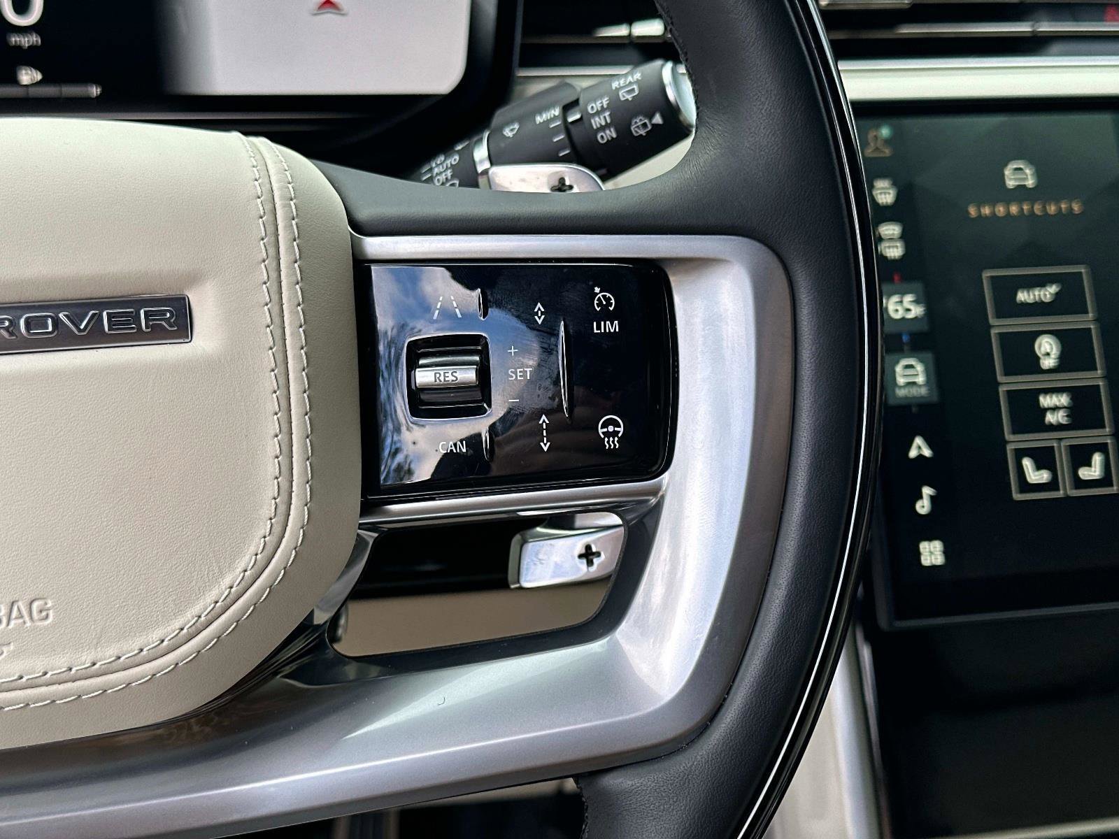 Used 2025 Land Rover Range Rover Long Wheelbase Autobiography image 23