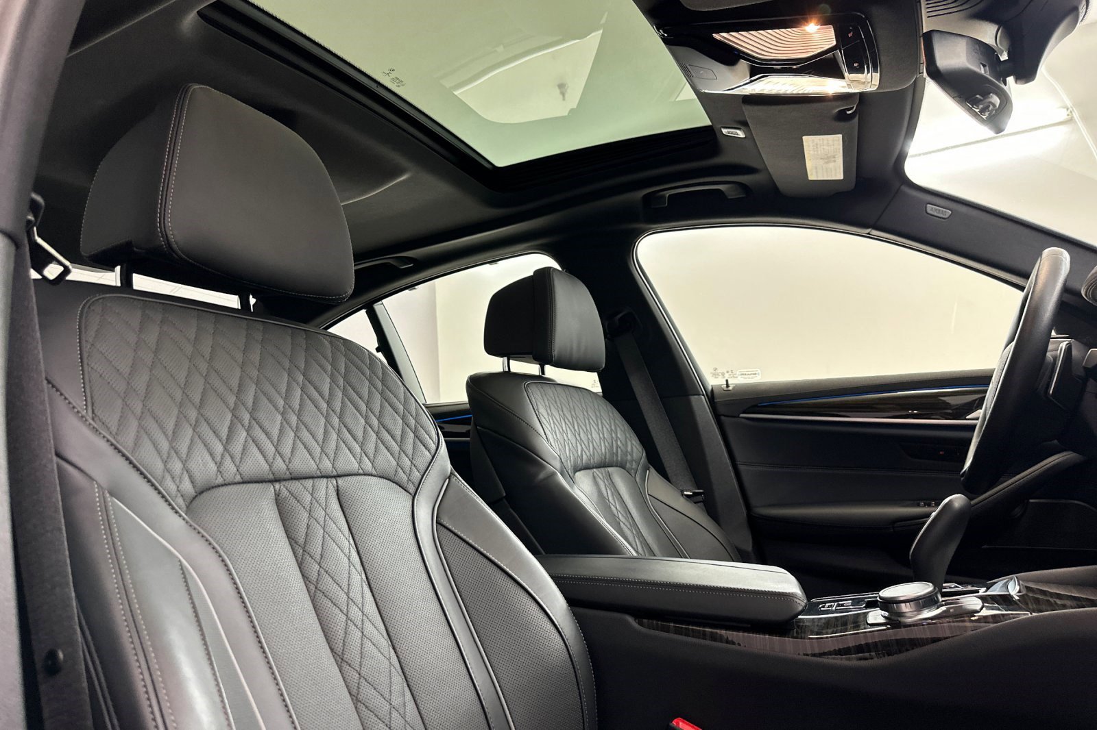 Used 2023 BMW 530e w/ Executive Package RWD image 32