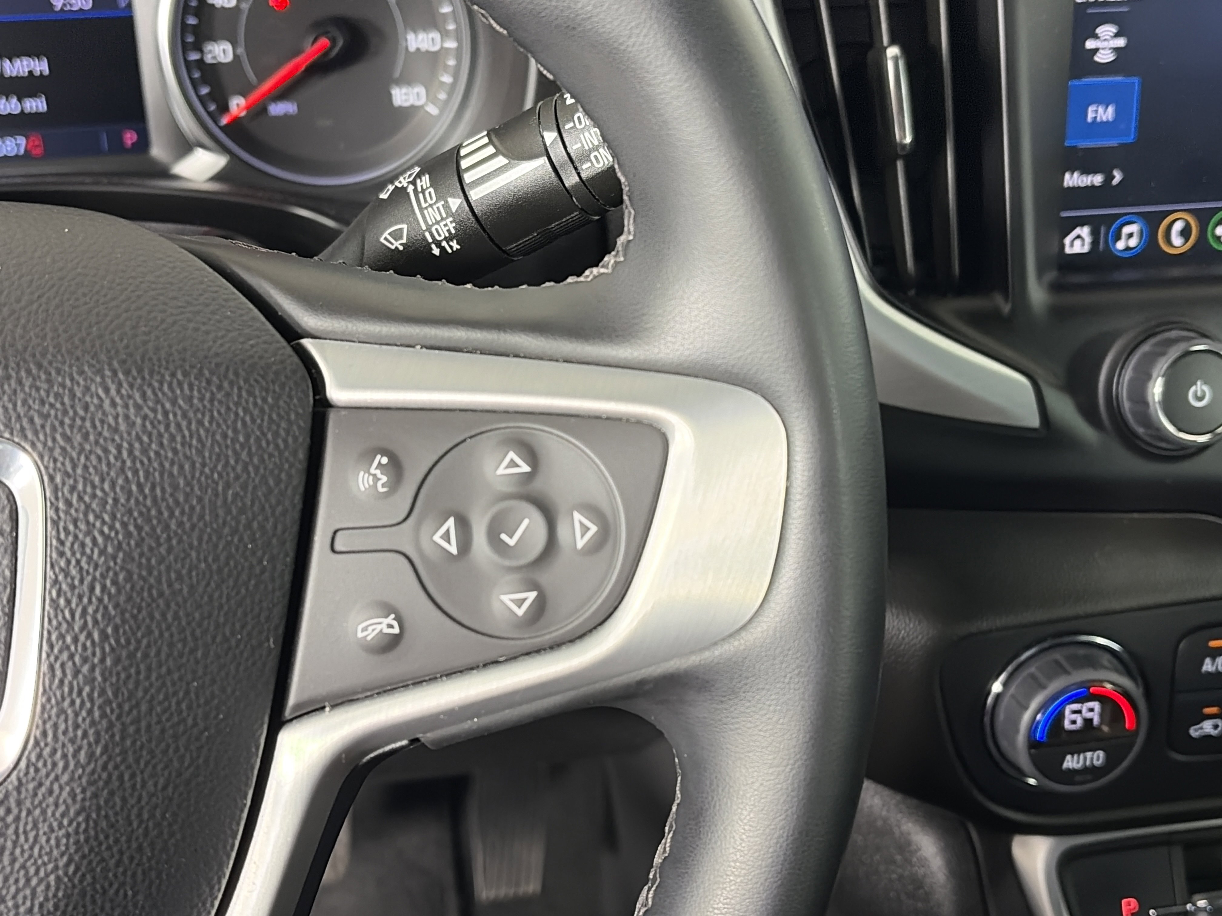 Certified 2023 GMC Terrain SLT image 33