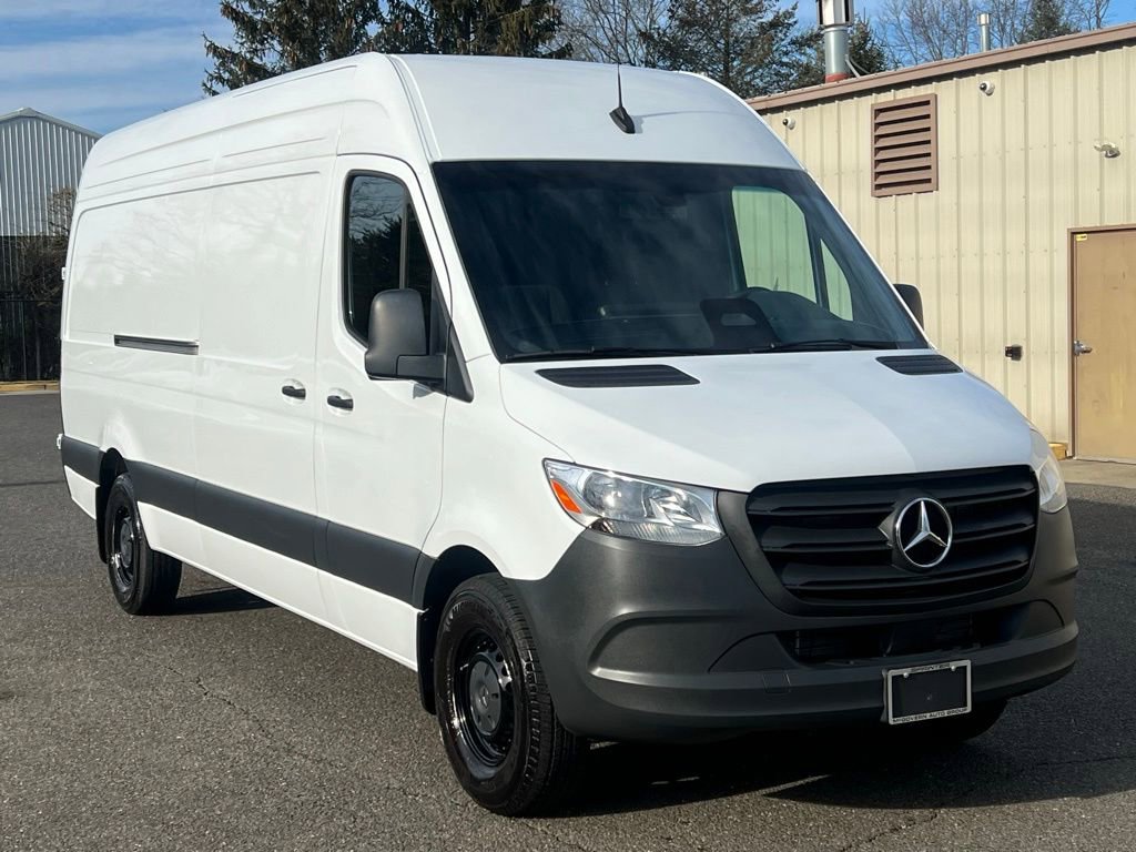 Used 2025 Mercedes-Benz Sprinter 2500 image 3
