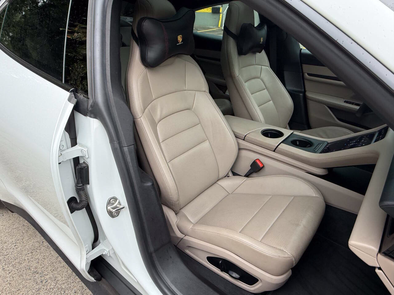 Used 2022 Porsche Taycan RWD image 16