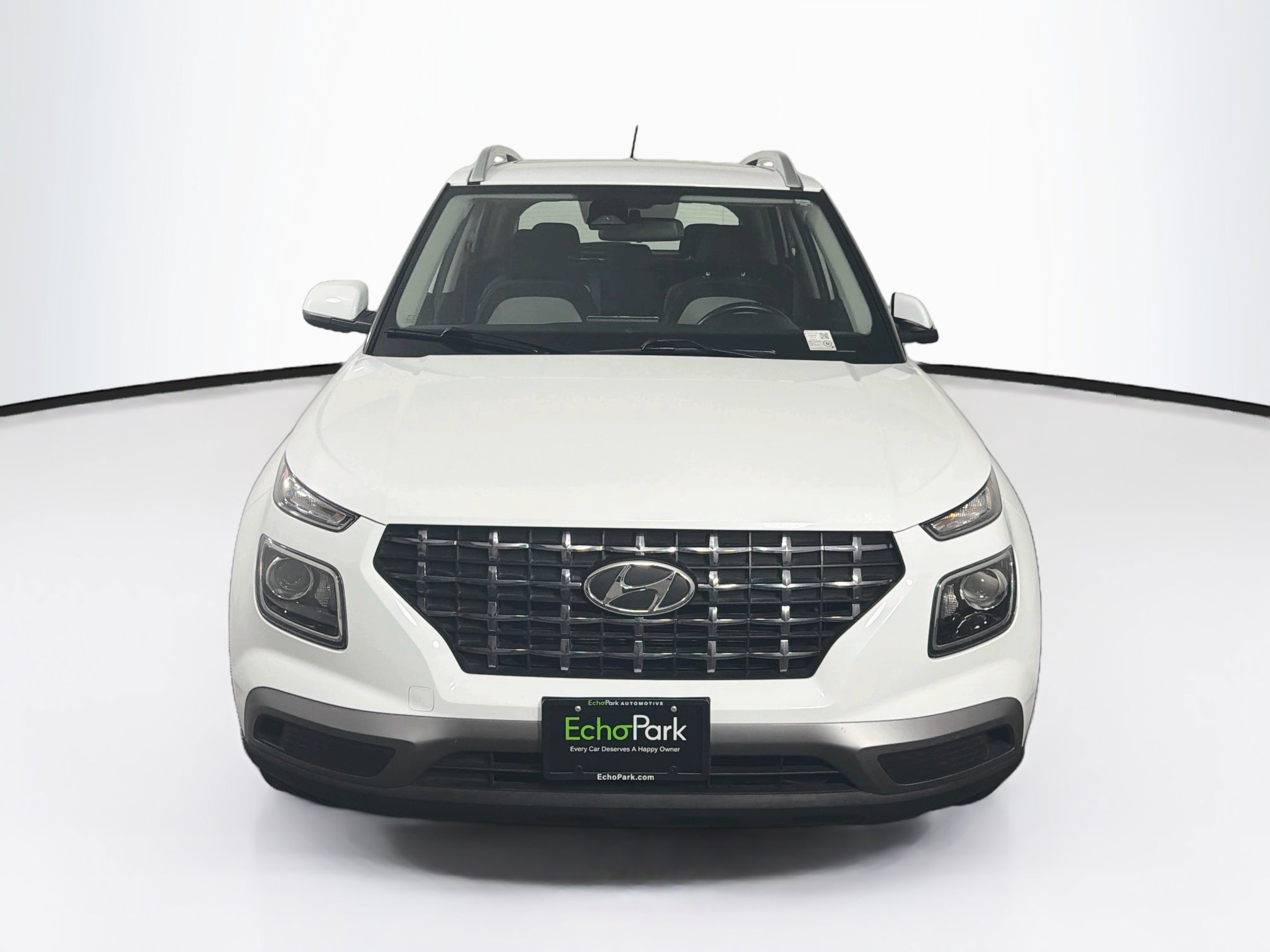 Used 2025 Hyundai Venue SEL FWD image 2