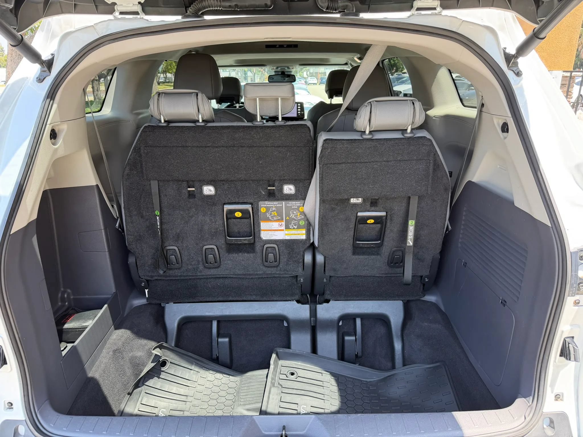 Used 2023 Toyota Sienna XLE FWD image 19