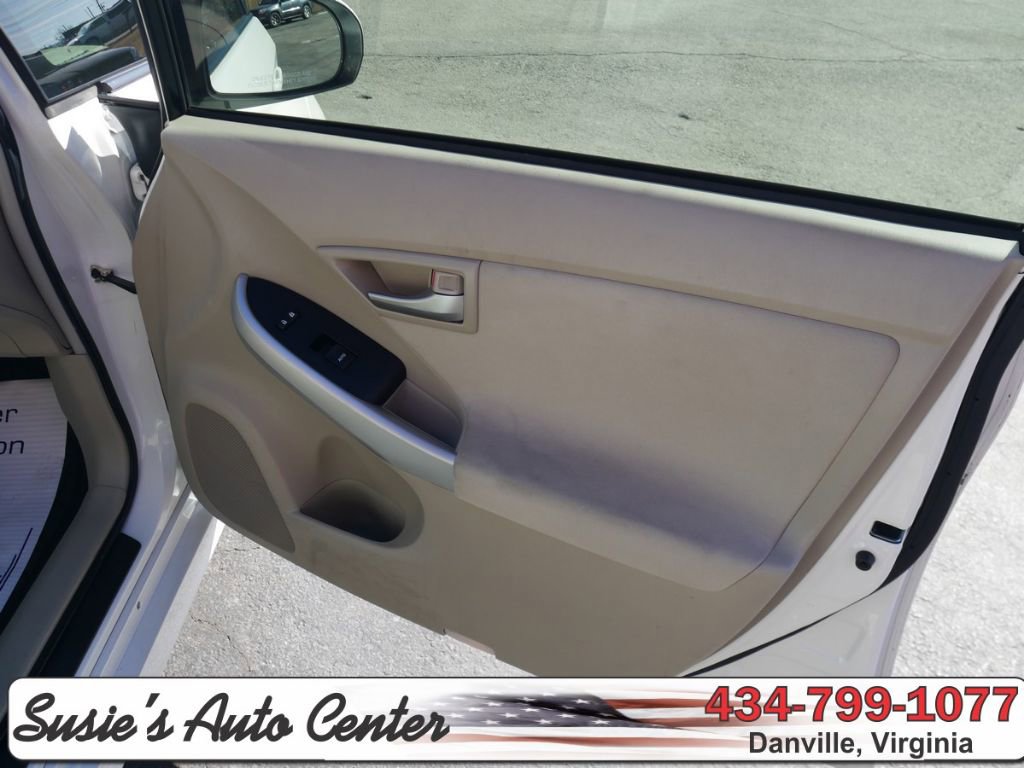 Used 2014 Toyota Prius Two FWD image 8