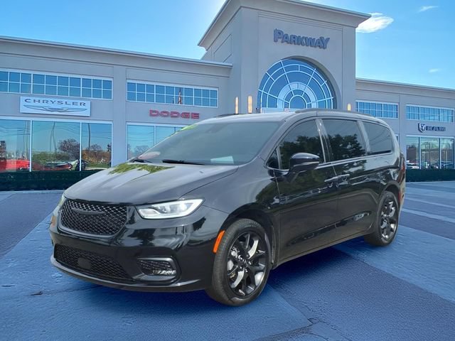 Certified 2024 Chrysler Pacifica Limited w/ S Appearance Package AWD/4WD video 1