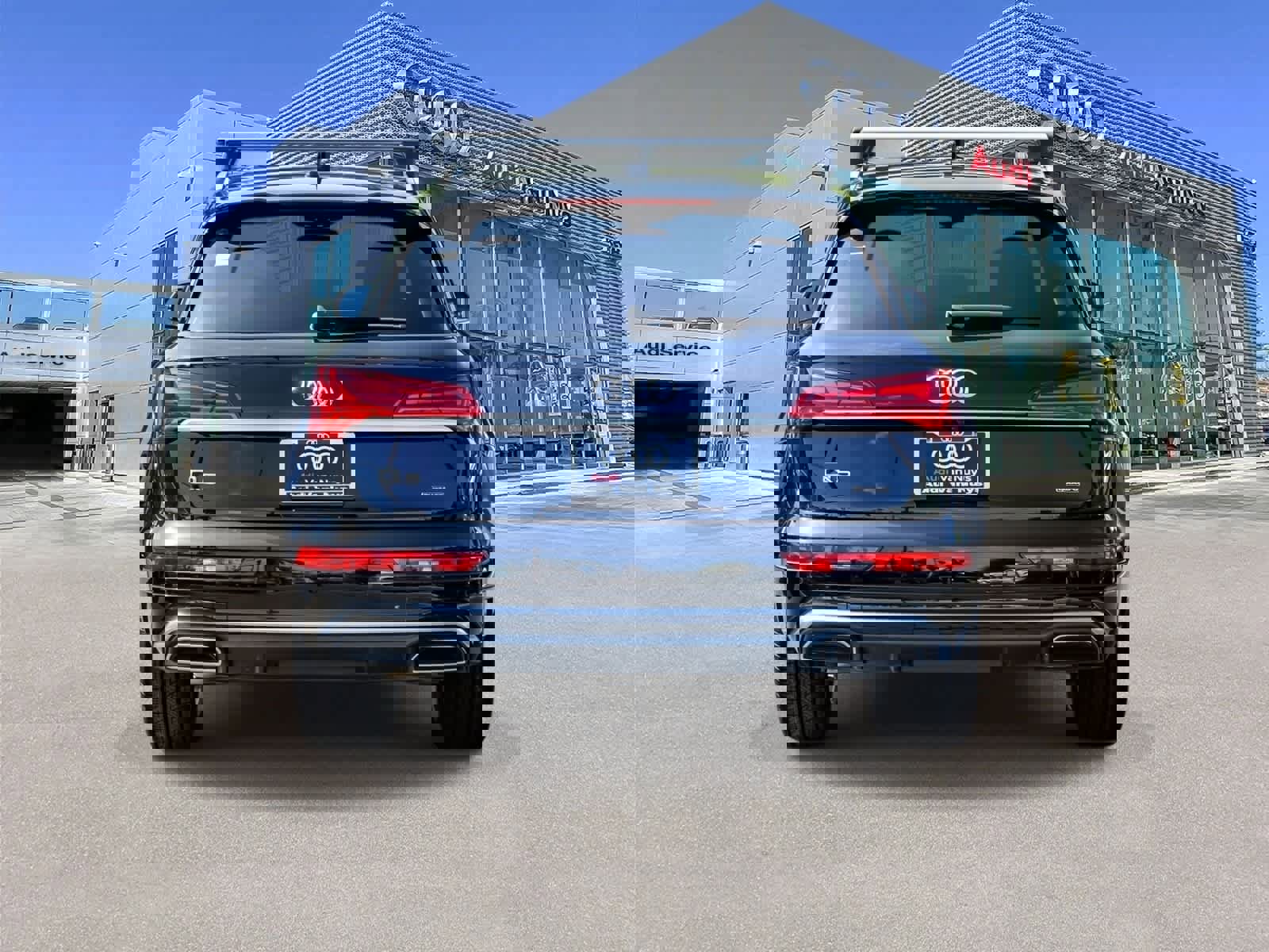 Used 2022 Audi Q5 2.0T Prestige w/ Prestige Package image 3