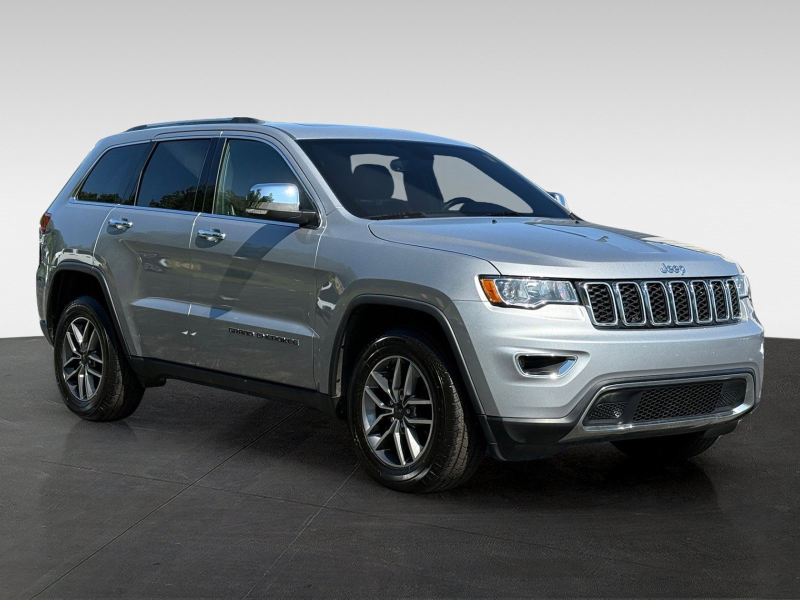 Used 2020 Jeep Grand Cherokee Limited AWD/4WD image 3