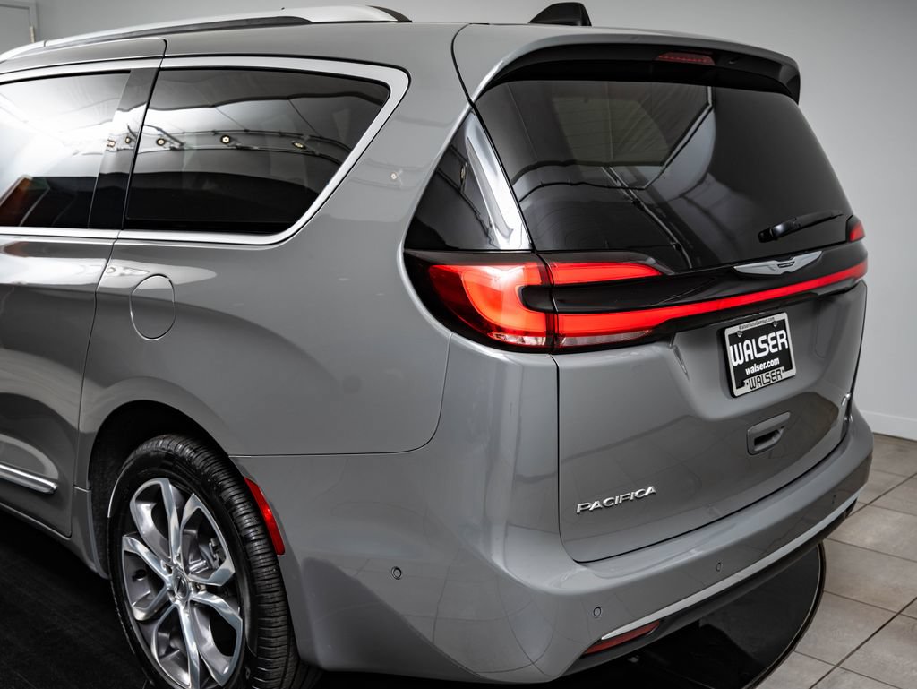 Used 2024 Chrysler Pacifica Pinnacle AWD/4WD image 19
