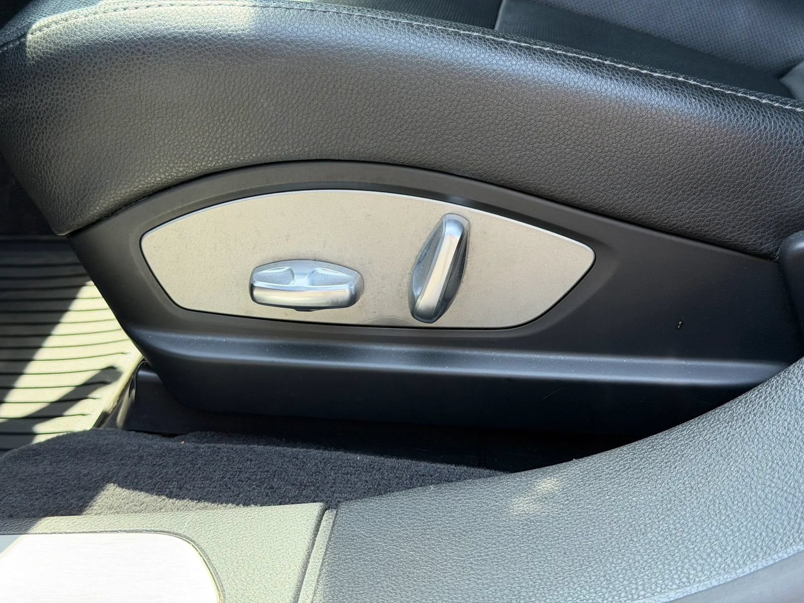 Used 2014 Porsche Panamera 4 AWD/4WD image 29