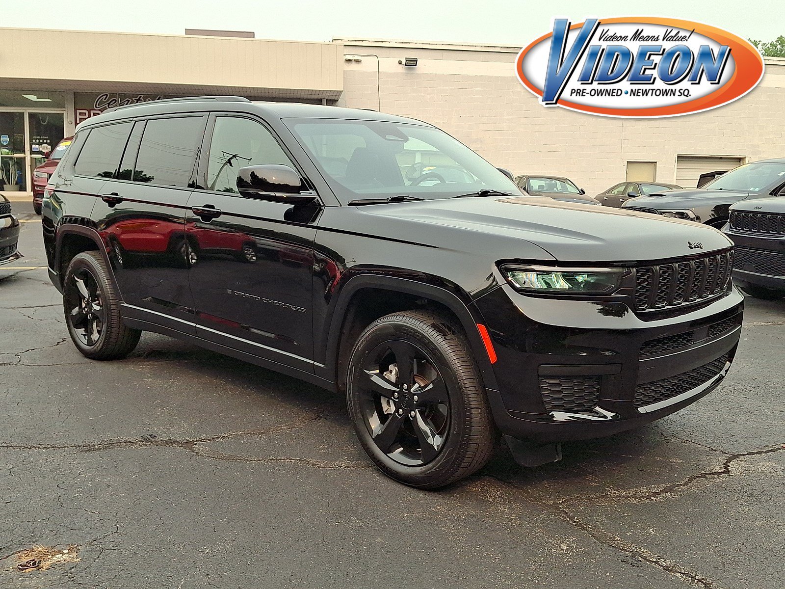 Certified 2021 Jeep Grand Cherokee L Laredo AWD/4WD image 1