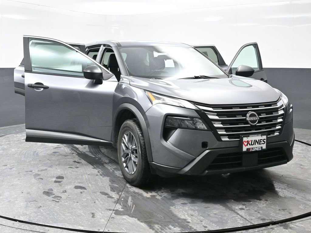 Used 2024 Nissan Rogue S image 57