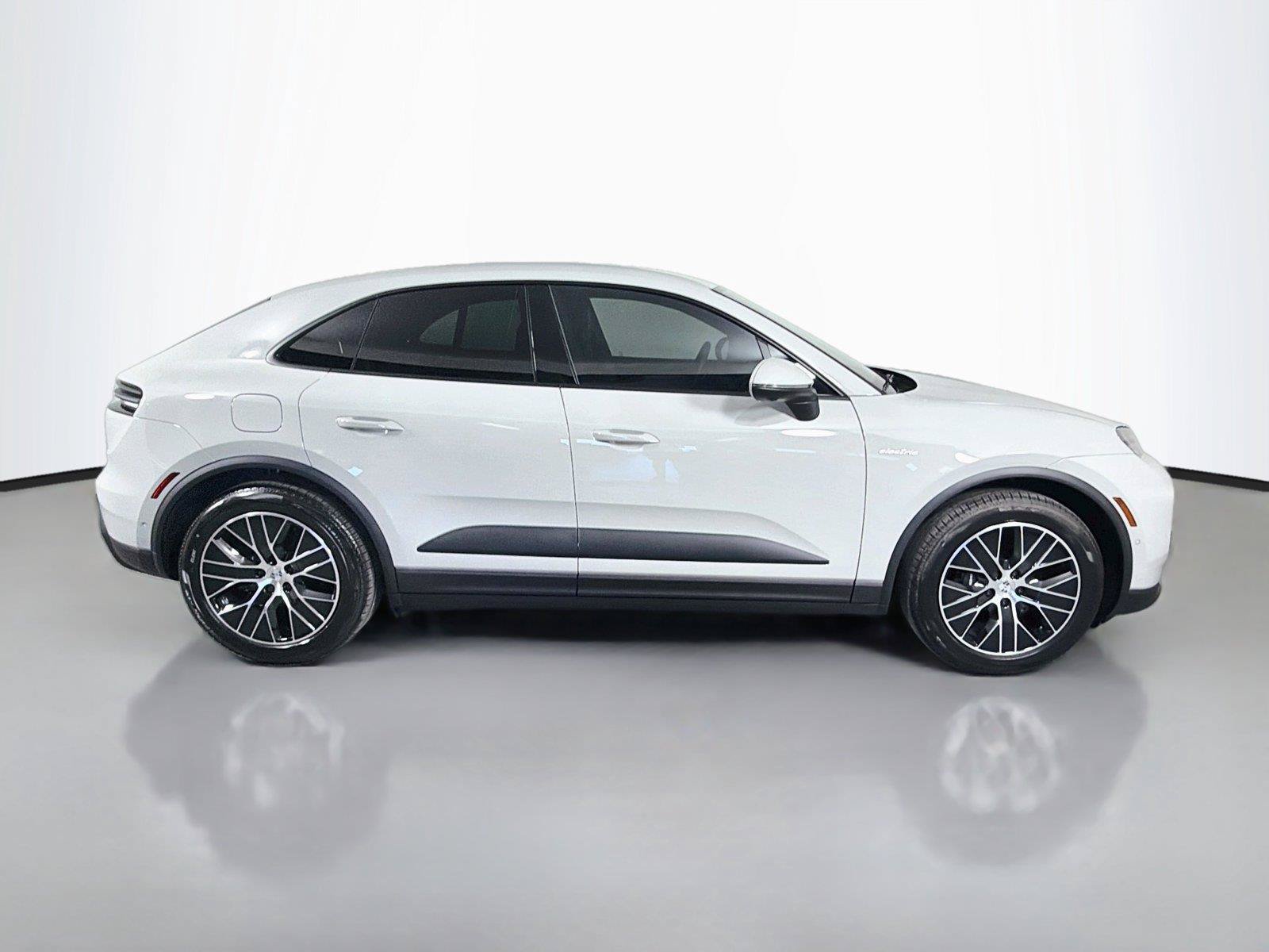 Certified 2026 Porsche Macan Electric RWD image 8