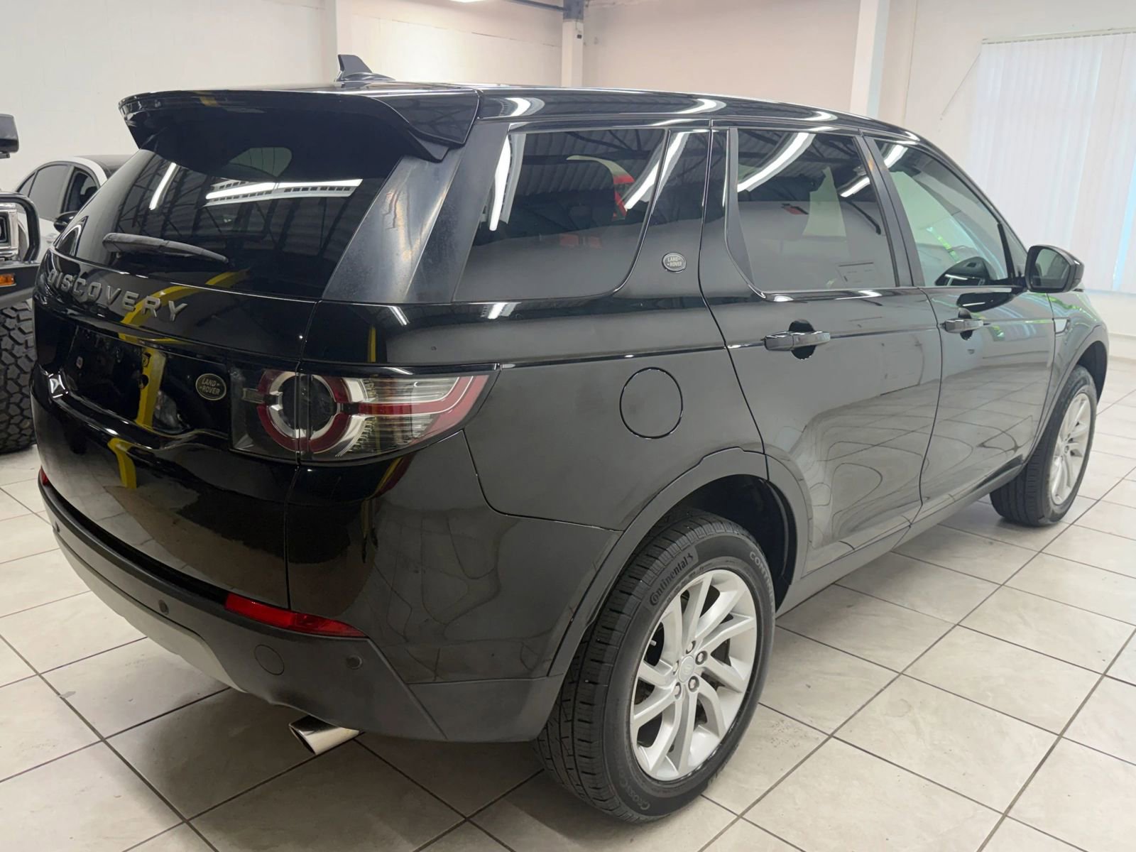 Used 2016 Land Rover Discovery Sport HSE AWD/4WD image 9