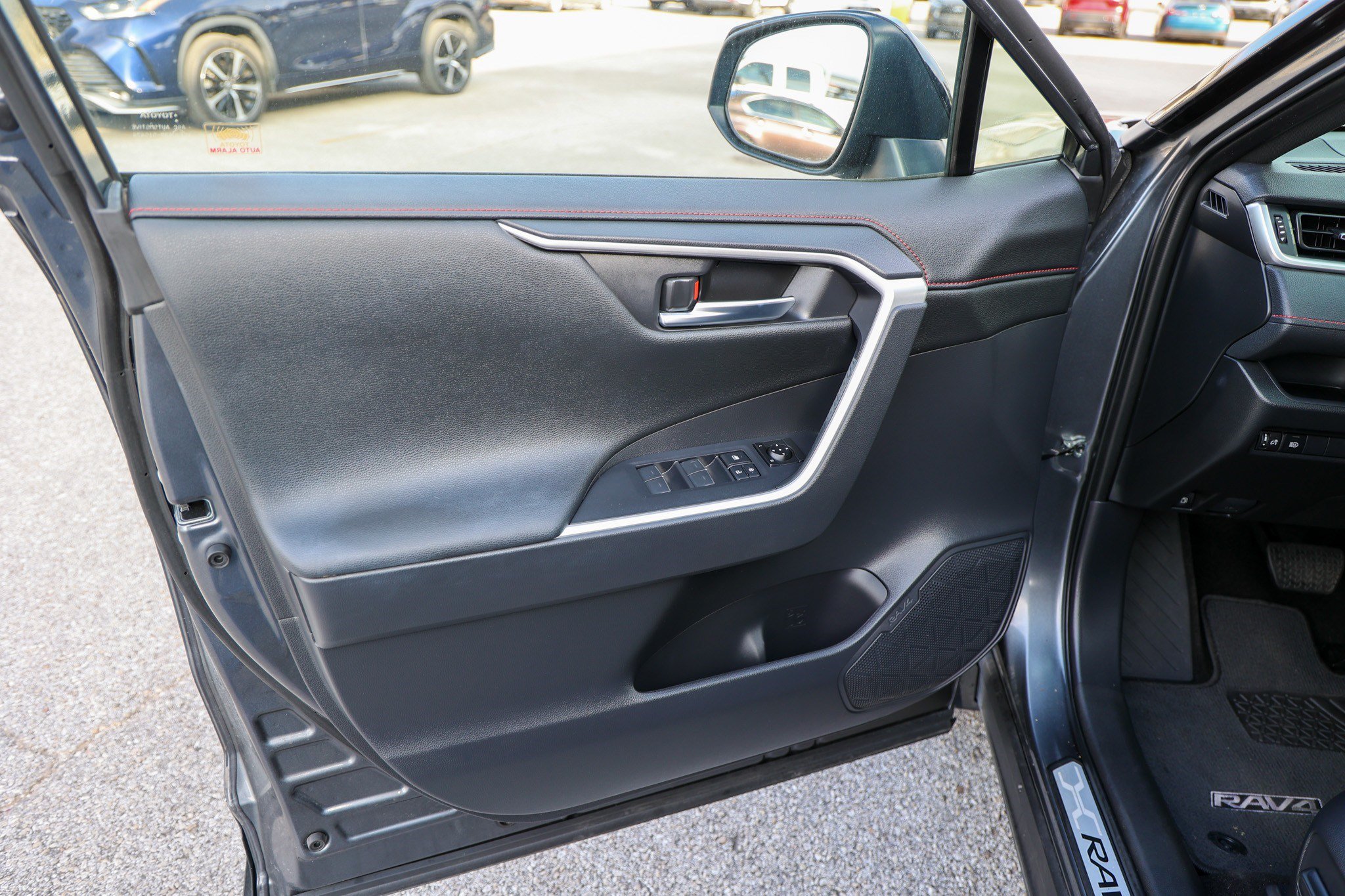 Certified 2025 Toyota RAV4 XSE AWD/4WD image 31