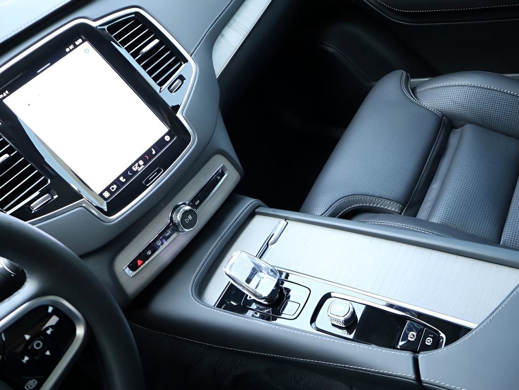 Used 2025 Volvo XC90 B6 Ultra w/ Protection Package Premier image 22
