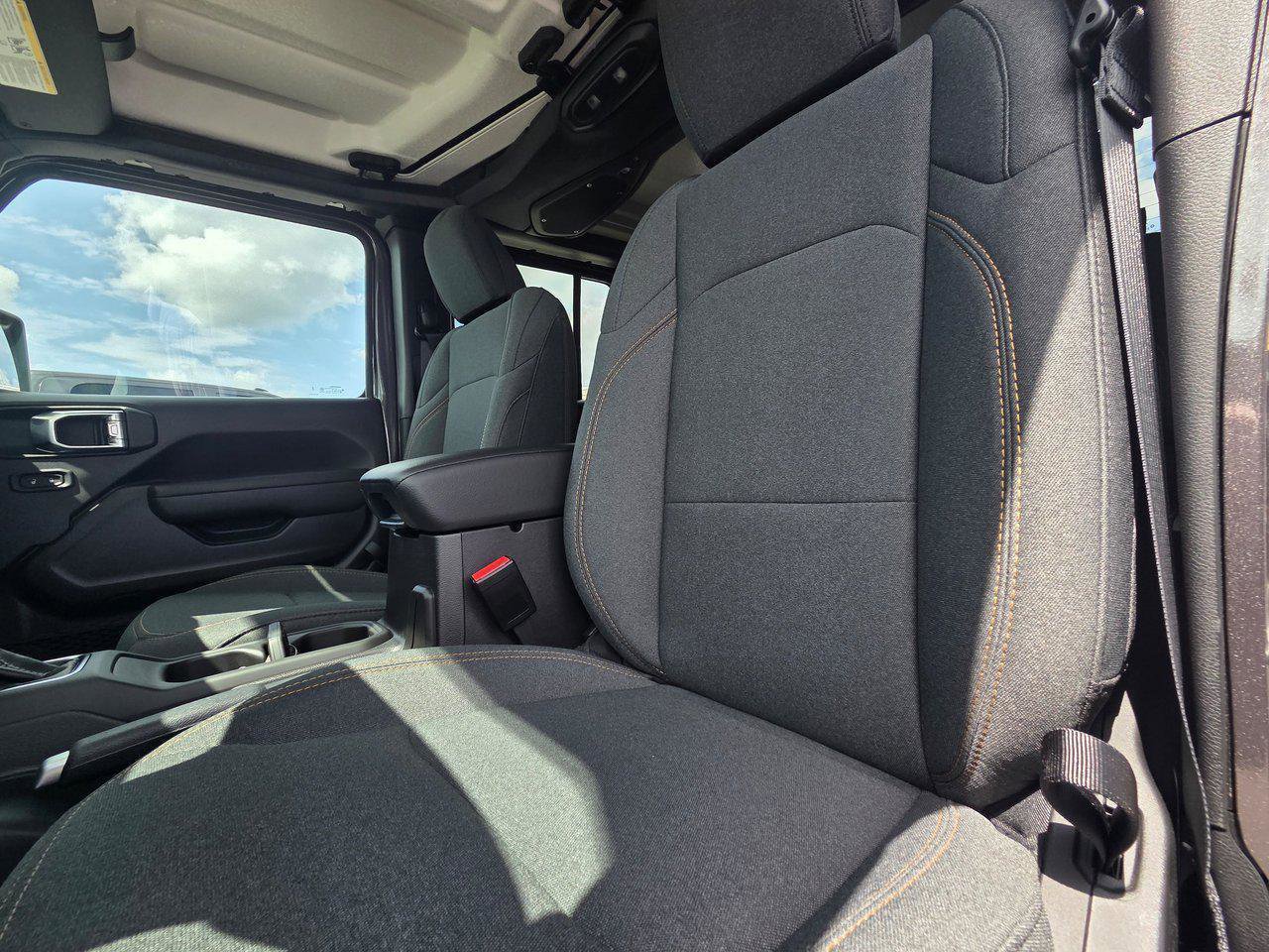 New 2025 Jeep Gladiator Sport S image 13