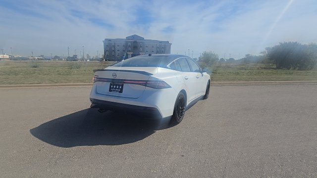 Used 2027 Nissan Sentra SR w/ SR All Weather Package FWD image 9