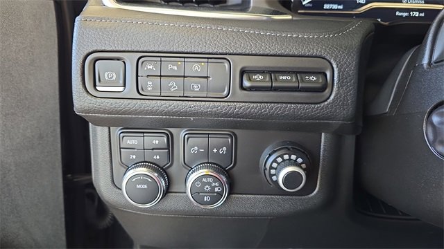 Used 2024 GMC Yukon XL Denali image 29