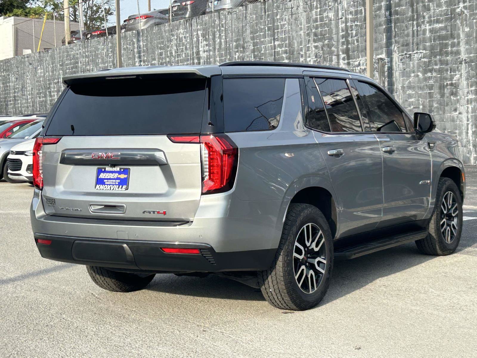 Used 2024 GMC Yukon AT4 AWD/4WD image 7