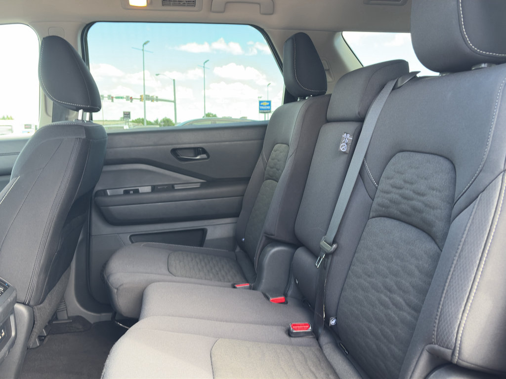 Used 2025 Nissan Pathfinder SV AWD/4WD image 29
