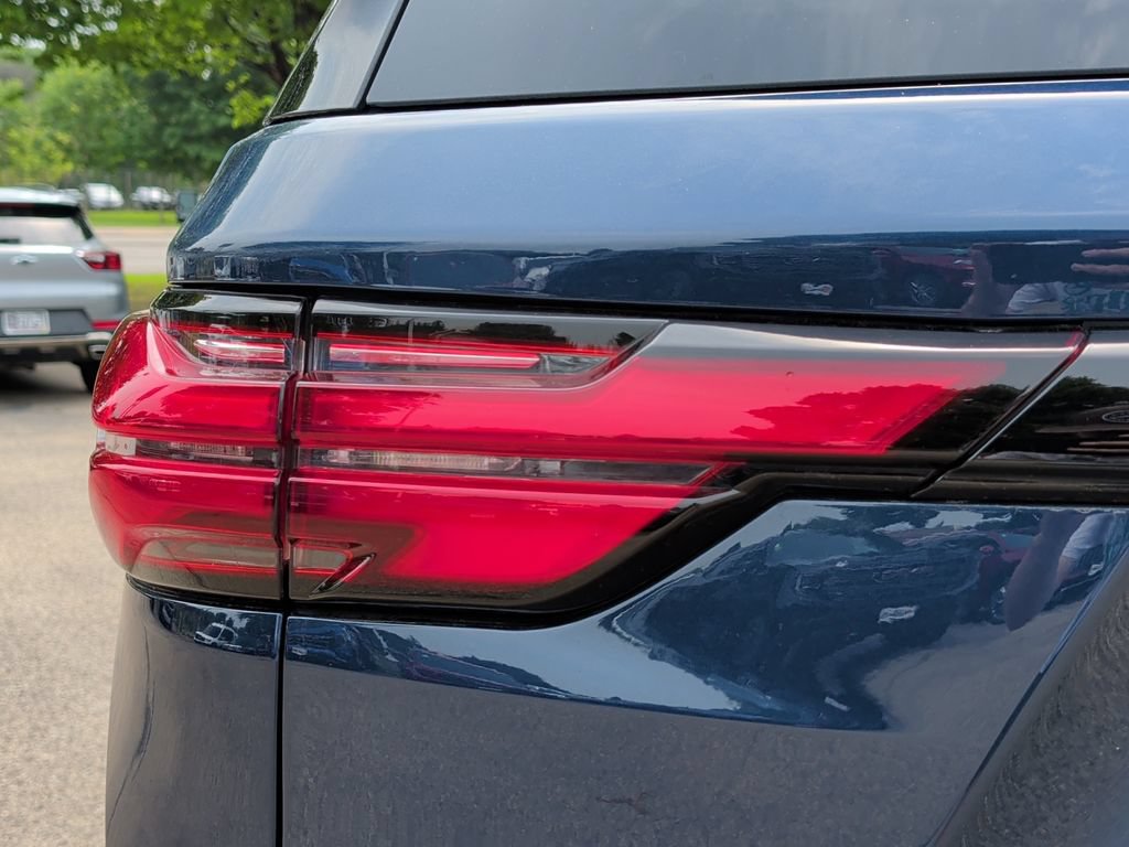 Used 2023 Chevrolet Traverse LT AWD/4WD image 44