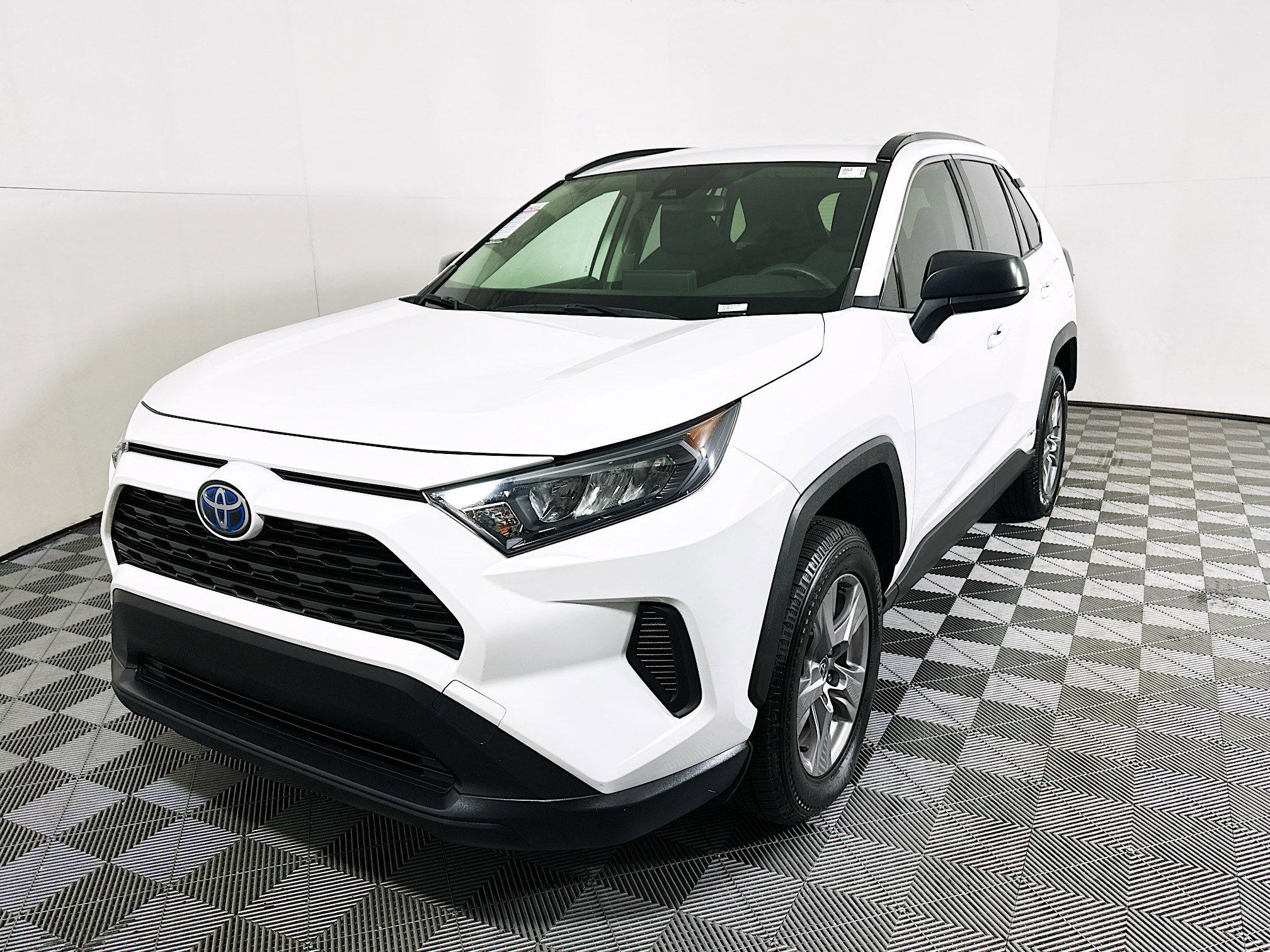 Used 2022 Toyota RAV4 LE AWD/4WD image 7