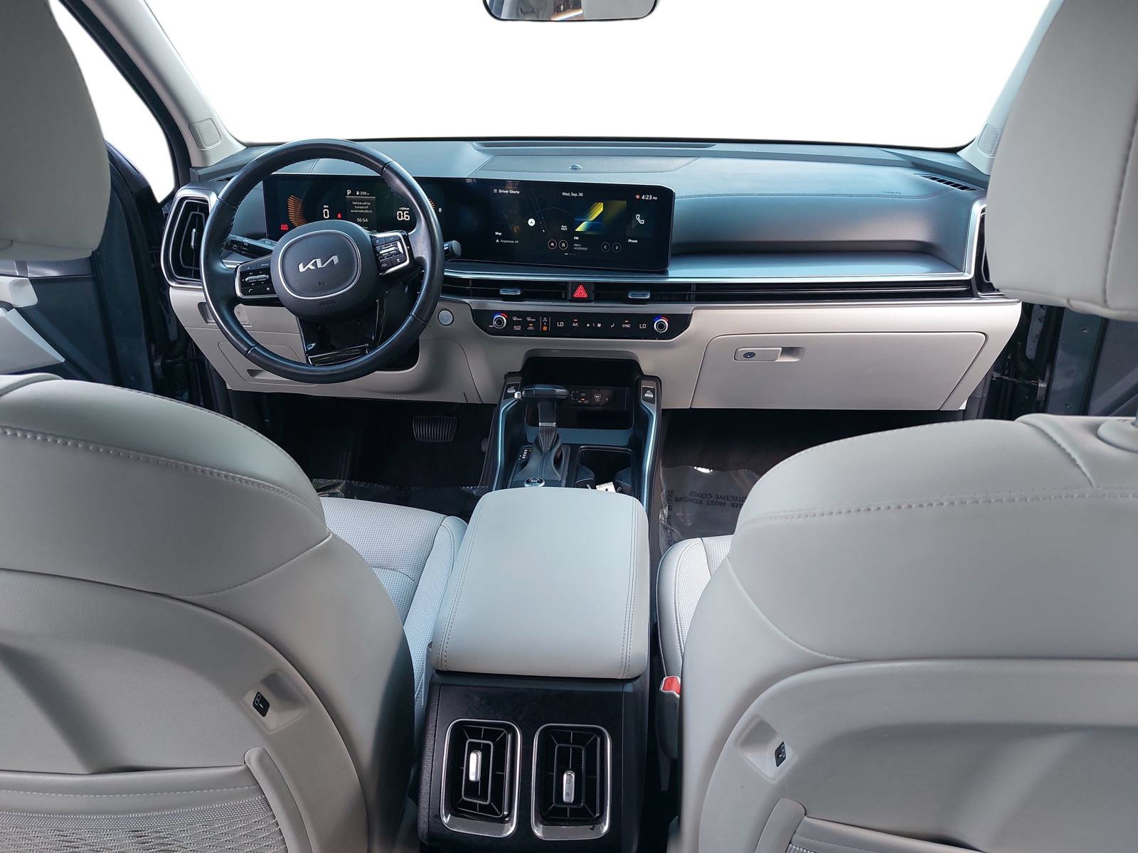 Used 2024 Kia Sorento S w/ Panoramic Sunroof Package FWD image 9