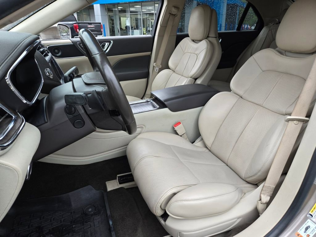 Used 2019 Lincoln Continental Reserve AWD/4WD image 11