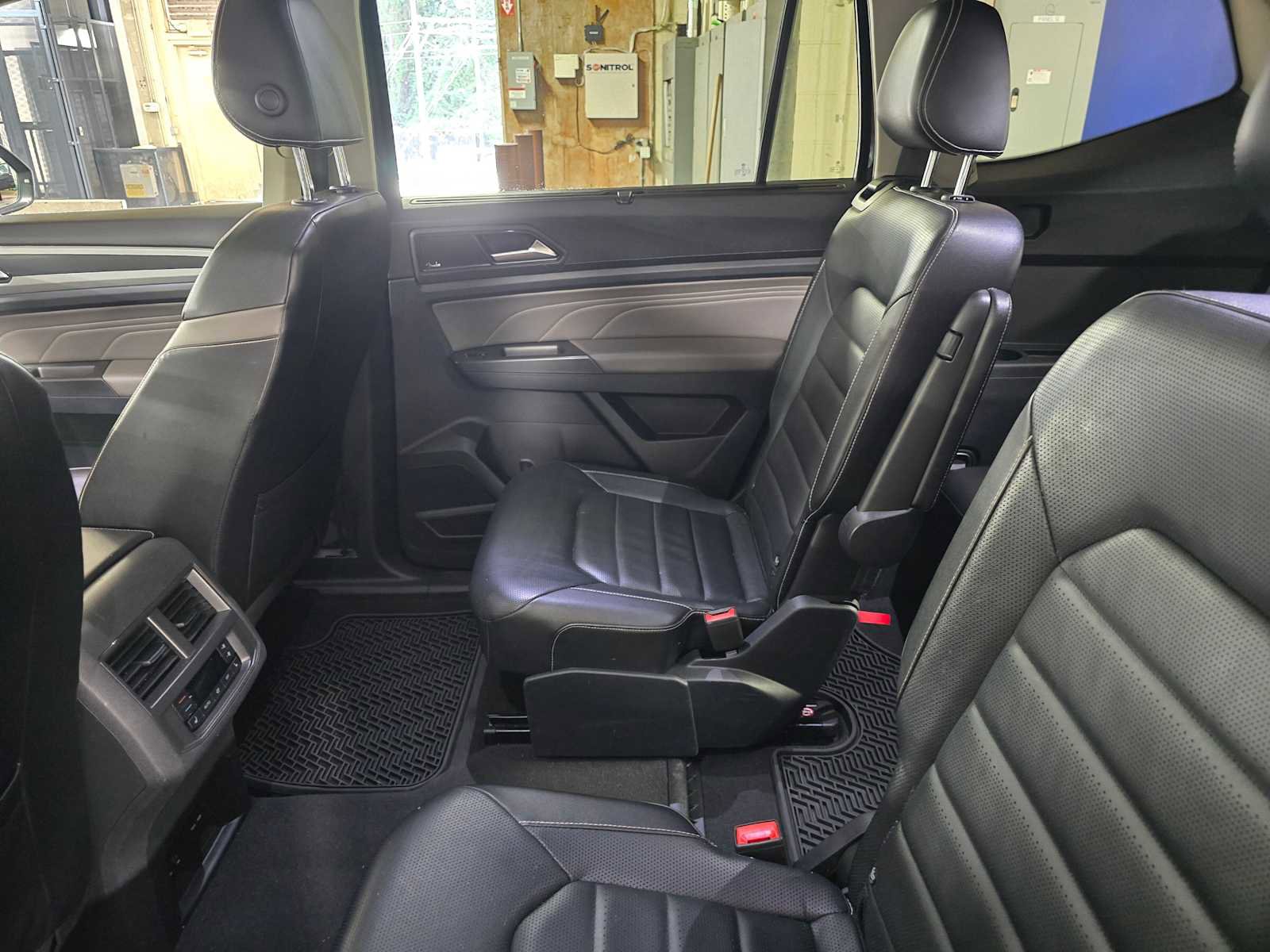 Used 2022 Volkswagen Atlas SEL Premium AWD/4WD image 17