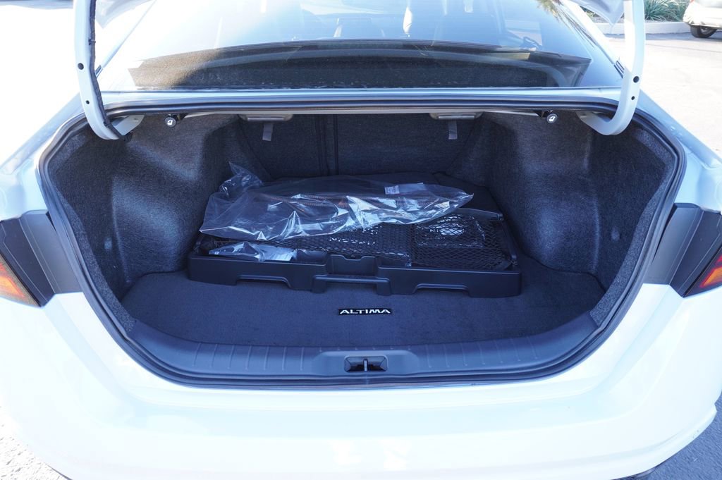 Certified 2025 Nissan Altima 2.5 SR image 8