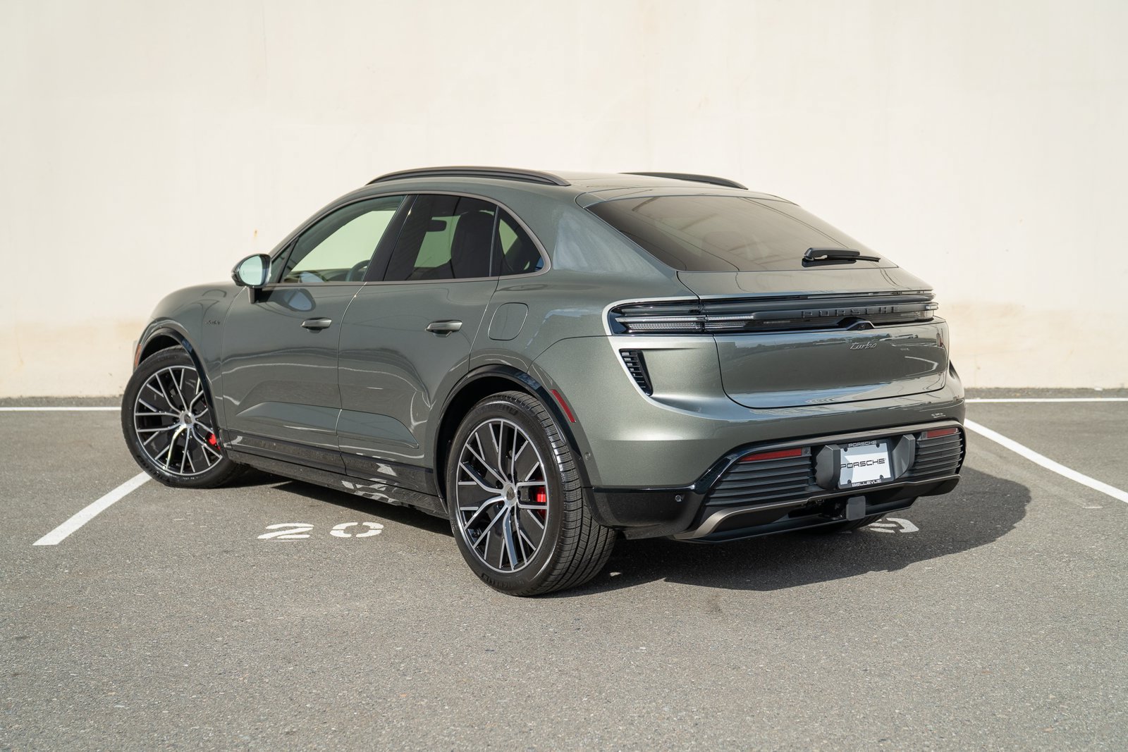 Certified 2025 Porsche Macan Turbo Electric AWD/4WD image 3