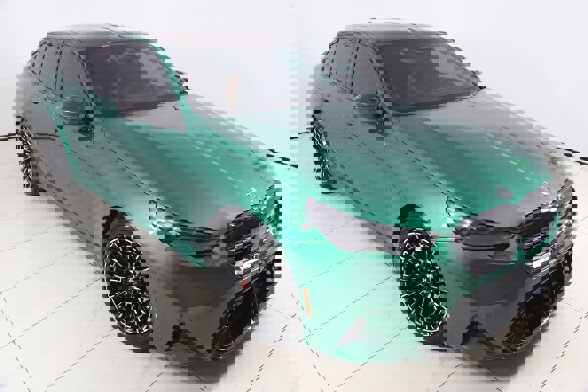 Used 2025 BMW M5 w/ Carbon Package image 24