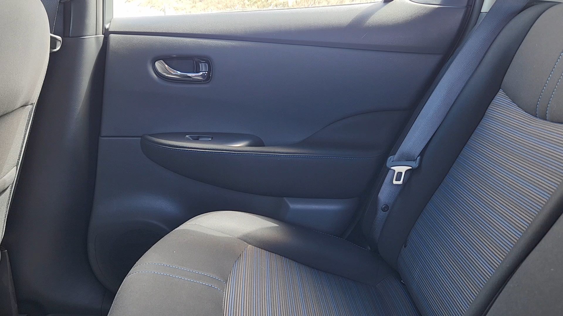 Used 2025 Nissan Leaf S FWD image 16