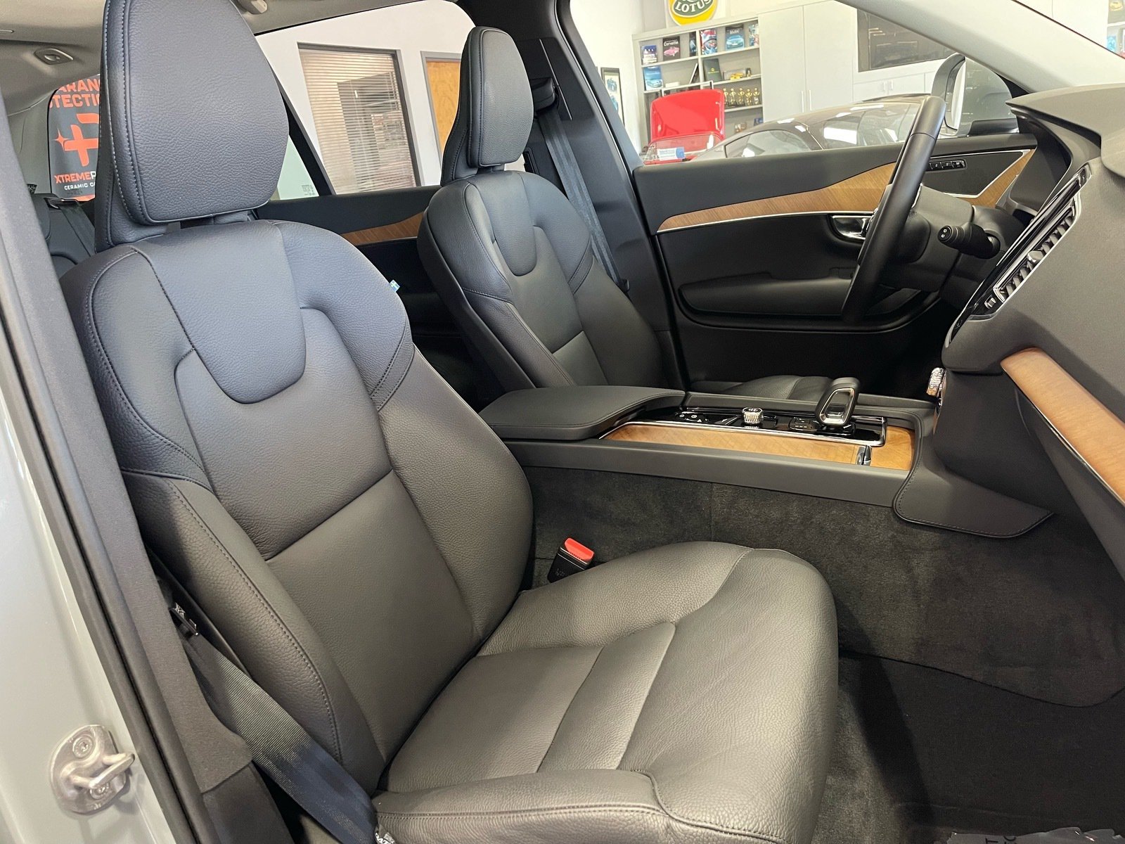 Used 2025 Volvo XC90 T8 Plus w/ Protection Package Premier AWD/4WD image 42