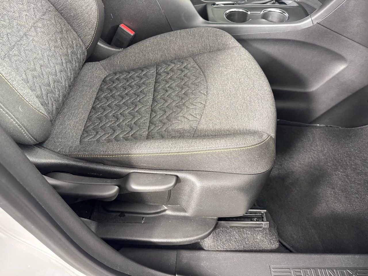 Used 2023 Chevrolet Equinox LT image 32