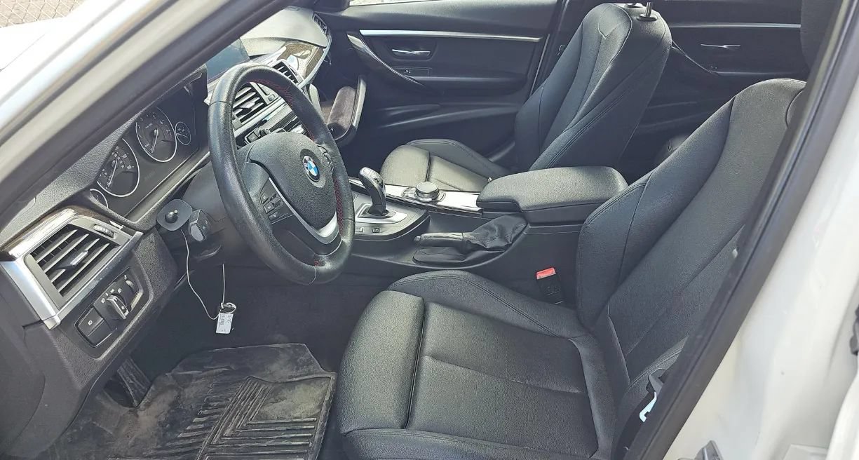 Used 2017 BMW 330i xDrive Sedan AWD/4WD image 5