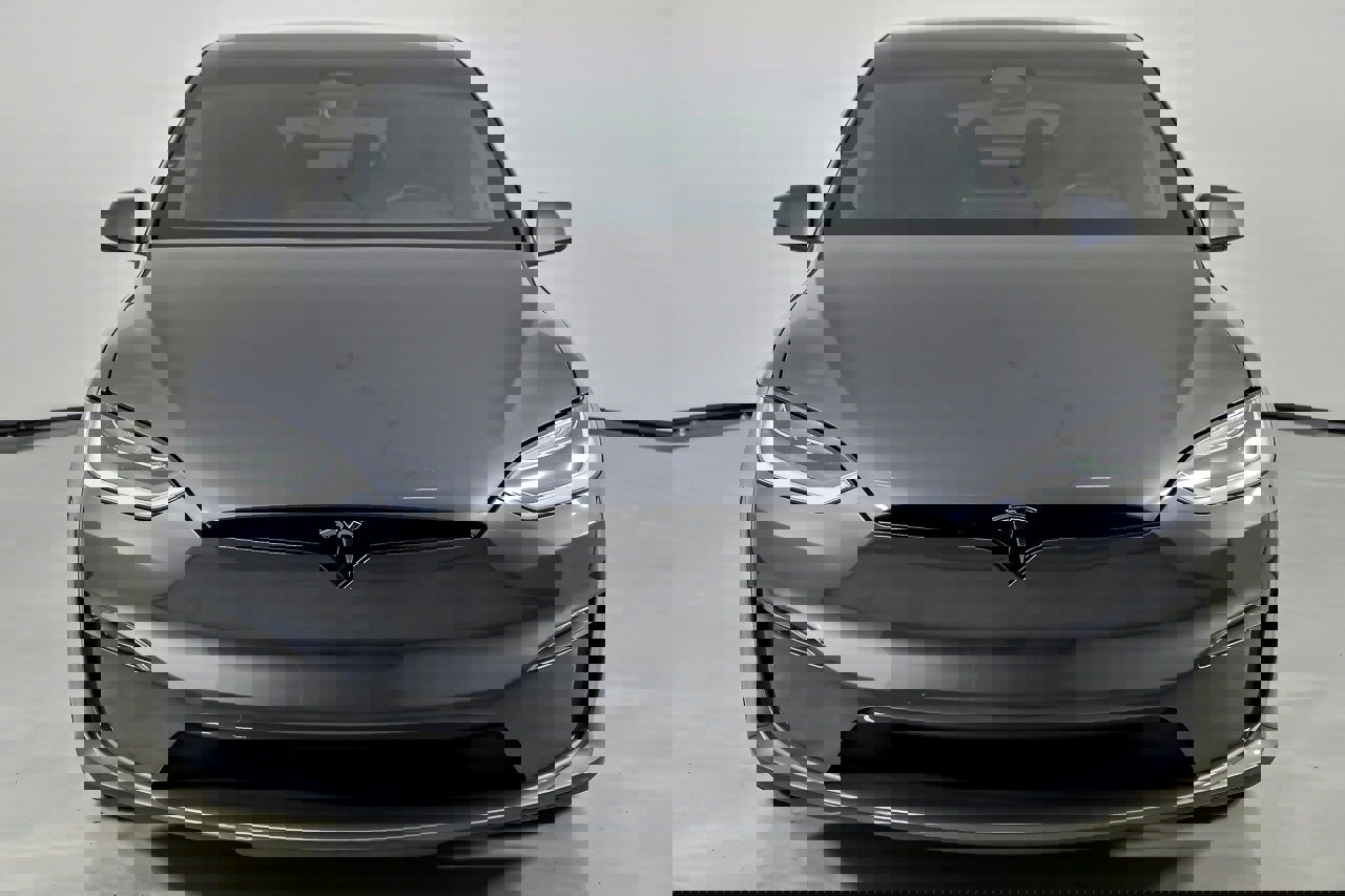 Used 2022 Tesla Model X Plaid image 4