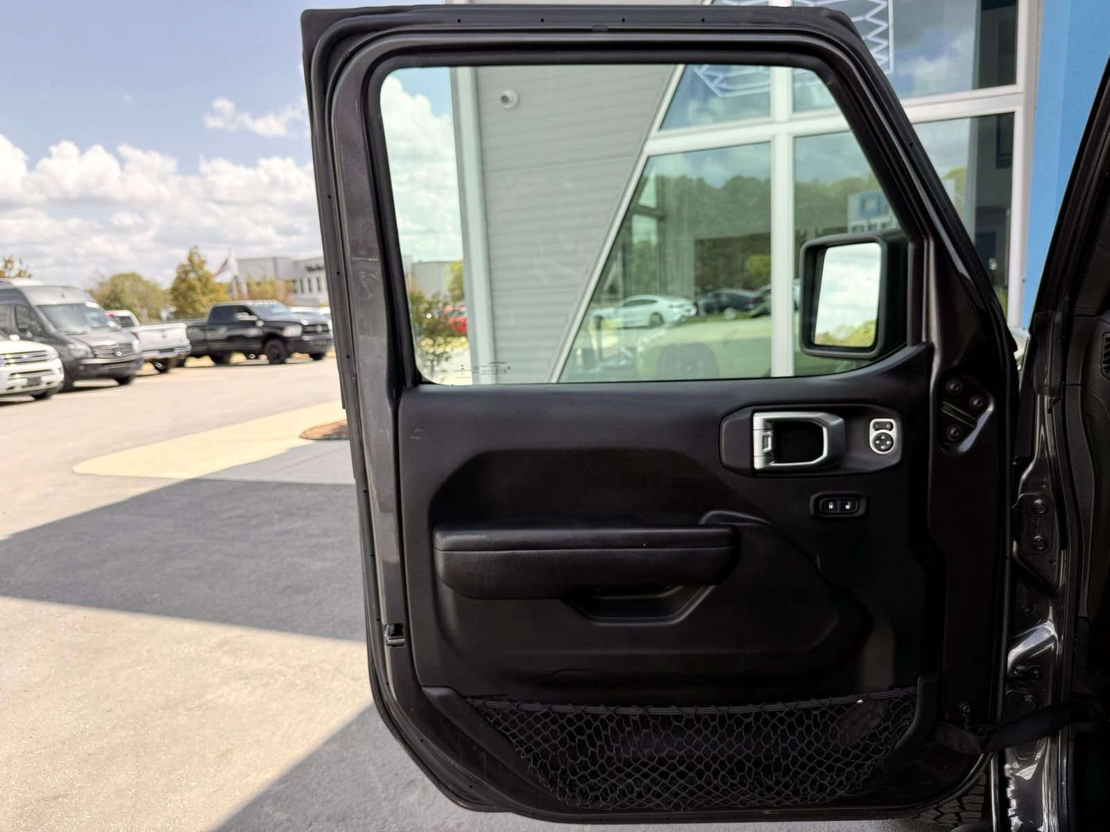 Used 2018 Jeep Wrangler Unlimited Sport S image 25