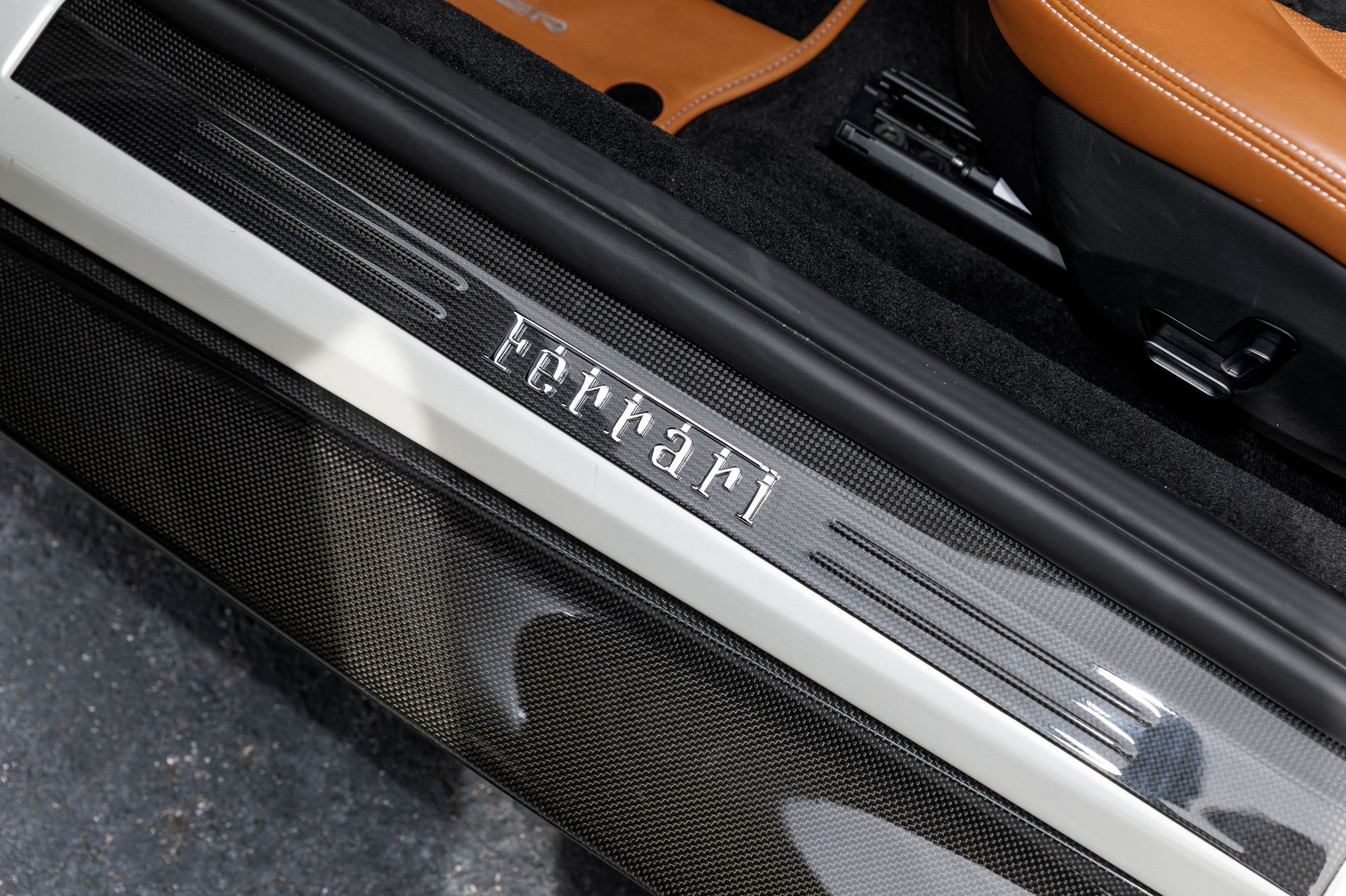 Used 2024 Ferrari Roma Spider RWD image 22