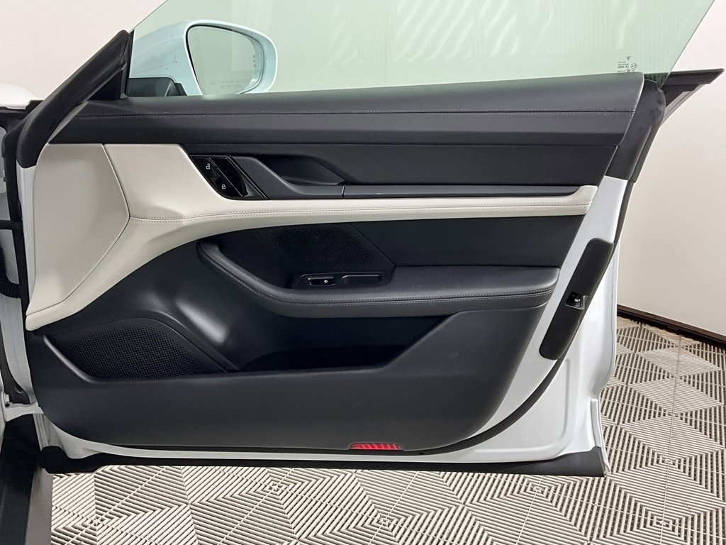Used 2020 Porsche Taycan 4S image 21